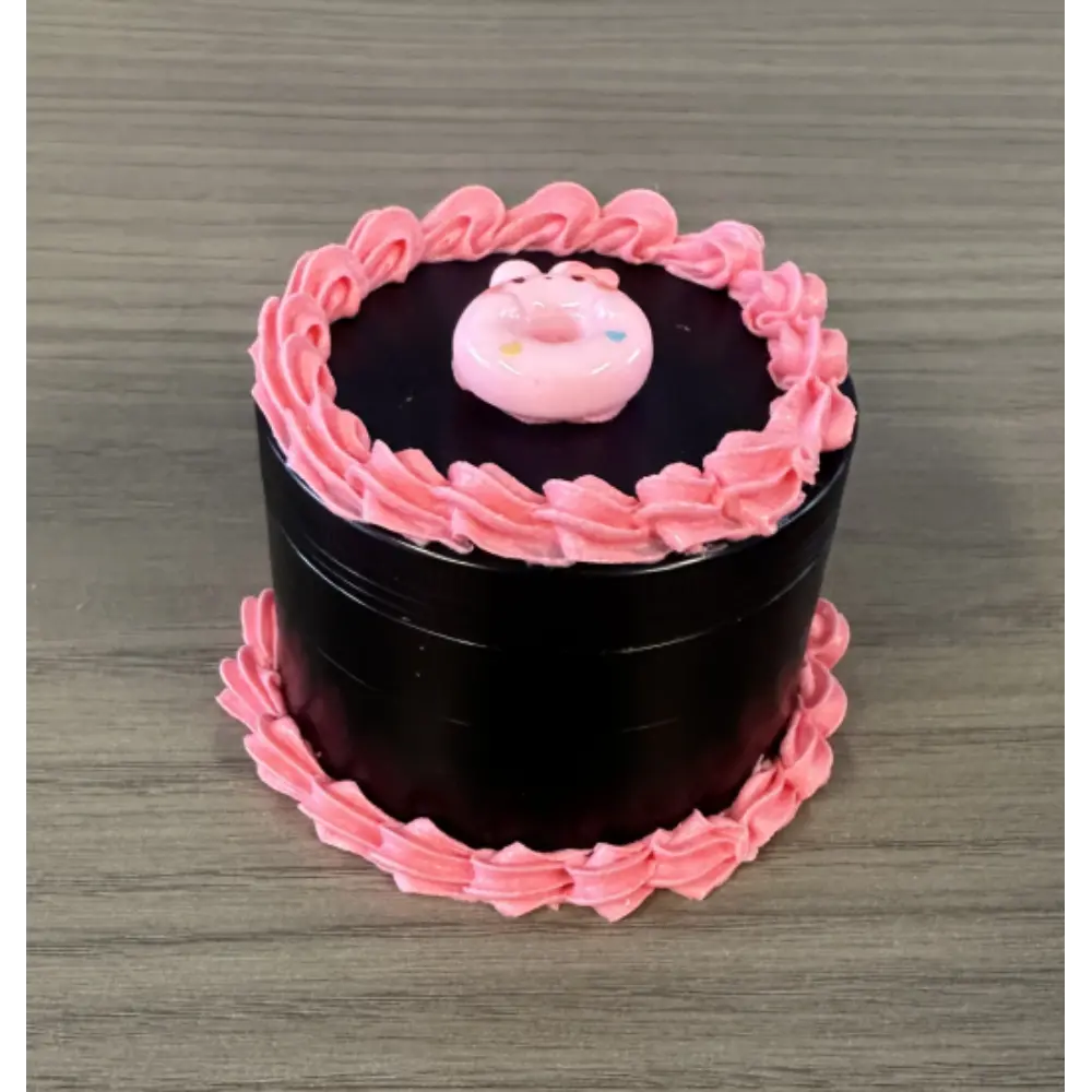 [Q-2327-04] GRINDER 63MM FAKE CAKE EDITION (Black On Pink Donut Cake)