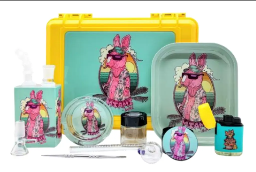 SUITECASE WITH JUICE BOX WATERPIPE